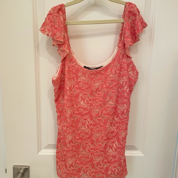 GUESS Blouse - lace all over in gorgeous peach color, flutter sleeves. Size S - Picture 3 of 5